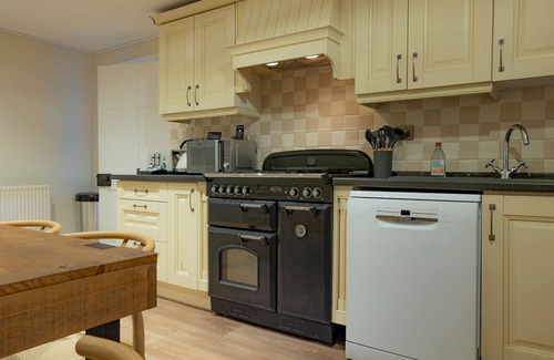 St. Andrews Ski Chalet | Playfair Terrace (No 6A)