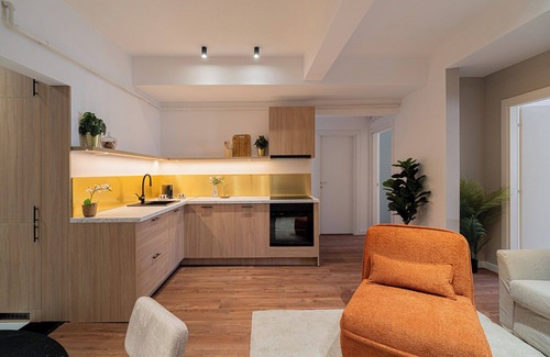 Bucharest City-Centre Apartment | Playful & Trendy 2BR on Regina Elisabeta, Steps to Cismigiu Gardens | Bathtub & Boulevard Views