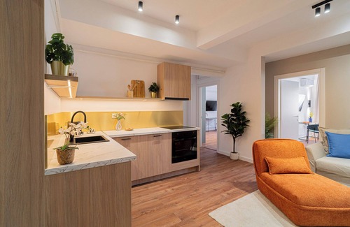 Bucharest City-Centre Apartment | Playful & Trendy 2BR on Regina Elisabeta, Steps to Cismigiu Gardens | Bathtub & Boulevard Views
