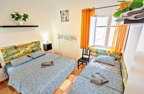 El Puerto de Santa Maria Apartment | Plaza Polvorista 4-Bedroom Apartment w Balcony