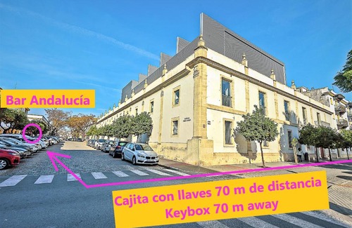 El Puerto de Santa Maria Apartment | Plaza Polvorista 4-Bedroom Apartment w Balcony