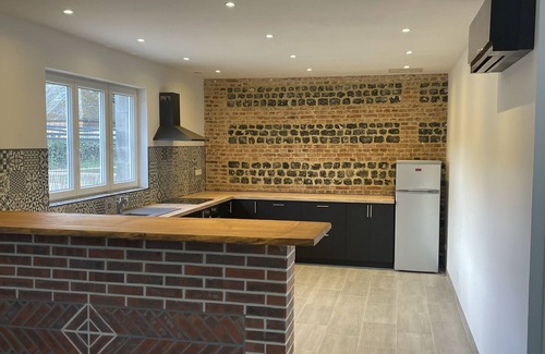 Le Heron House | Pleasant 240m2 gîte with billiards, table soccer, pétanque court