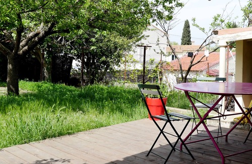 Estanove House | Pleasant house with mature garden