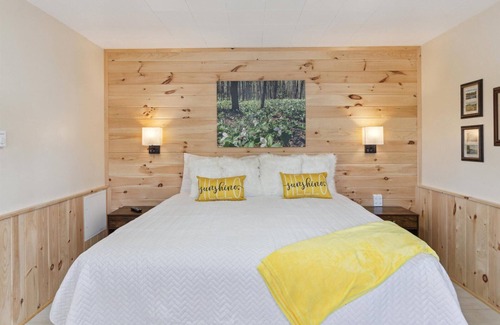 Arcadia Hotel | Pleasant Valley Resort – 17 Bedrooms for Large Groups, Retreats & Reunions