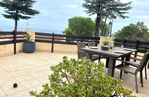 Collioure Villa | Pleasant villa, its panoramic view of the sea and its swimming pool.