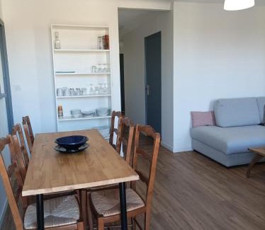 Meze Apartment | Plein centre, T3, 2ch, balcon et vue