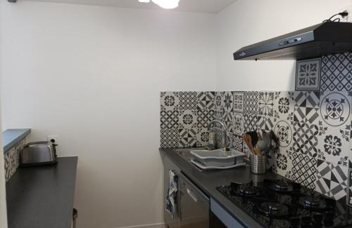 Meze Apartment | Plein centre, T3, 2ch, balcon et vue