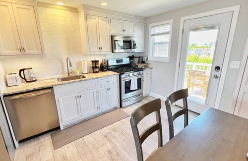 Newbury Apartment | Plum Island Sunkisser: Beachfront & Views! Condo