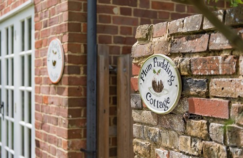 Dargate Cottage | Plum Pudding Cottage by Bloom Stays - sleeps 2 guests in 1 bedroom