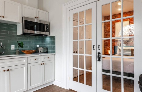 Stratford Apartment | Plums Unit 2: Downtown - King