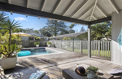 Macmasters Beach House | Plunge pool and flat 100m walk to beach