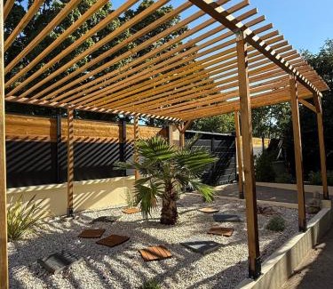 Les Aix-d'Angillon House | Plus dispo
