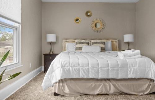 Mount Washington House | Plush 4BR Retreat Patio & Parking