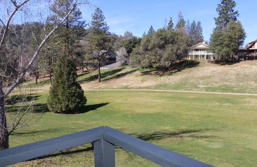 Groveland Condo | PML Condo! 30 minutes from Yosemite National Park!