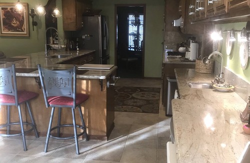 Pocket House | Pocket Area Home/Tranquil neighborhood w/river, Downtown, Arena & Airport access