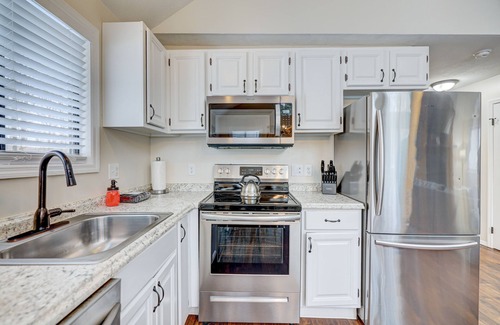 Albrightsville Ski Chalet | Poconos Hideaway - Close to hiking and water parks. Perfect for families.