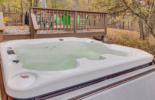 Briar Crest Woods Cottage | Poconos Pvt Lake, Arcades, Hot Tub, Fire Pit, BBQ