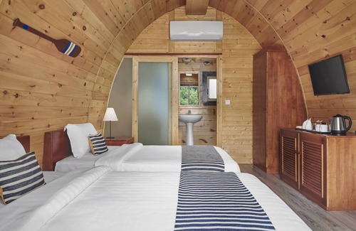 Sihanoukville City Centre Hotel | Pod Village by Independence Hotels