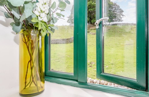 Skipton House | POGLES WOOD COTTAGE, pet friendly, with a garden in Grassington