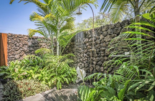 Kaupulehu House | Pohinahina Hale – Modern & Private | Onsite Staff & Daily Housekeeping
