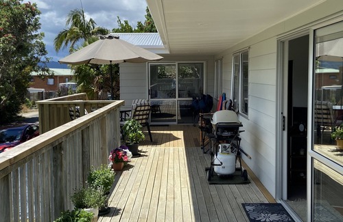 Cable Bay House | Pohutukawa Retreat - Cable Bay