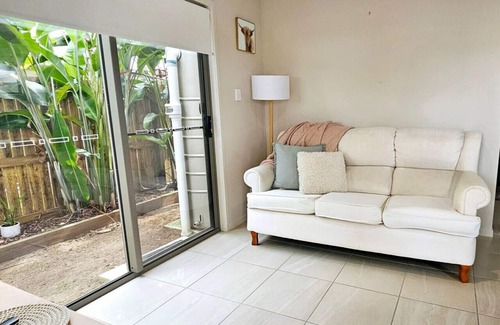 Beerwah Apartment | 'Poinciana' @ Sunlight Swan - Beerwah - sleeps 6