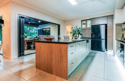 Agnes Water House | POINT BREAK Beach House - beachfront estate private pool