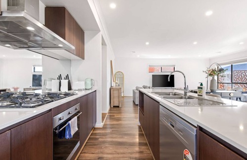 Point Cook House | Point Cook's Spacious and Comfy 4BR/2.5B Haven!
