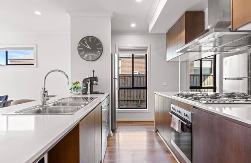 Point Cook House | Point Cook's Spacious and Comfy 4BR/2.5B Haven!