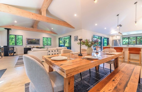 Hacienda House | Point of View-Private Dock! NEW Stunning Epic Home! w/Hot Tub, Pups, WiFi