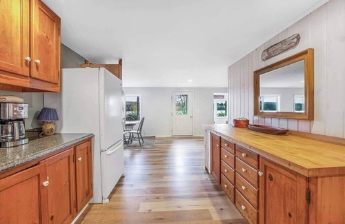 Ellsworth House | Pointe Branch Lake-New!