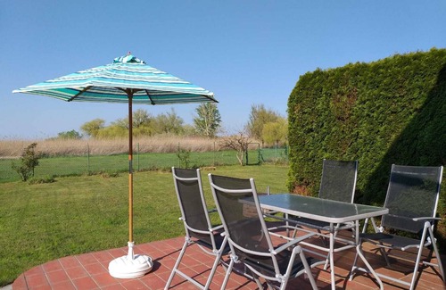 Balatonmariafurdo Apartment | Poldis Villa only 50m to the lake (DHH Lujza)