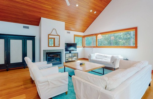 Tisbury House | Polished architectural gem w/ private pool, covered patio & vaulted ceilings
