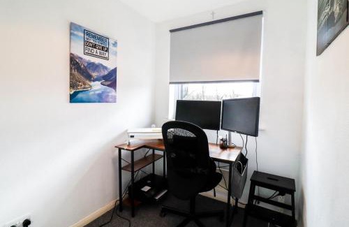 Cray Valley East Apartment | Polperro House - mins to Central London
