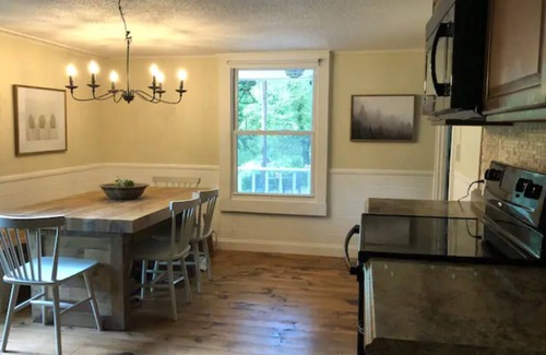 Gatlinburg - Pigeon Forge Cottage | Pond, creeks, paddleboat and 10 minutes to parkway