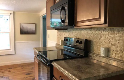 Gatlinburg - Pigeon Forge Cottage | Pond, creeks, paddleboat and 10 minutes to parkway