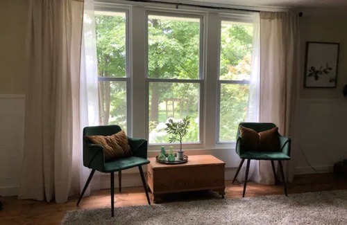 Gatlinburg - Pigeon Forge Cottage | Pond, creeks, paddleboat and 10 minutes to parkway