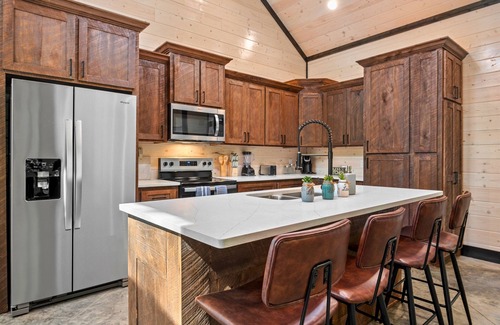 Pickens Cabin | Pond | Luxe Cabin | Playground | Pet-Friendly