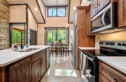 Pickens Cabin | Pond | Luxe Cabin | Playground | Pet-Friendly