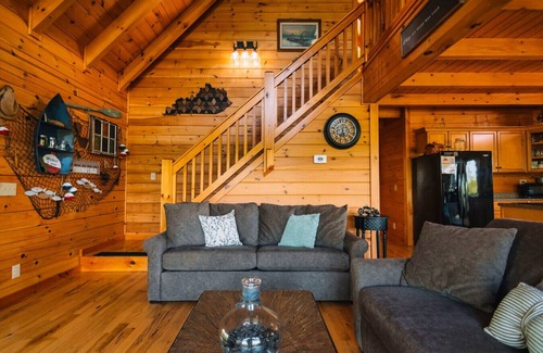 Primrose Cabin | Pond Paradise - Private Pond | Hot Tub | Off-Road Parks | Fire Pit