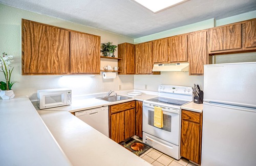 Kapaa Condo | Pono Kai Resort Condo w/Free WiFi, Shared Pool, Shared Grill-Close to Beaches