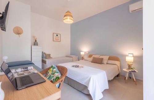 Rivabella Apartment | Ponticello sul Mare, Situato di Fronte la Spiaggia con una Fantastica Vista Mare