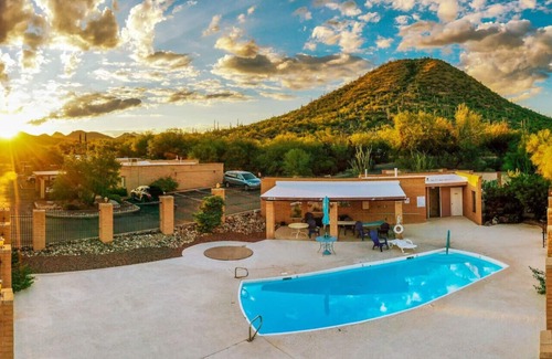 Westside Development House | Pool/2 BR/2 BA/Patio/Near JW Marriott