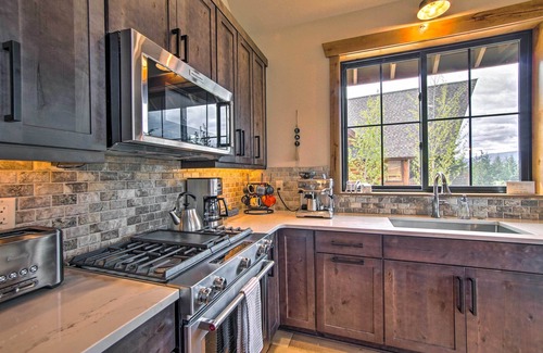 Ronald Cabin | Pool Access: Cle Elum Mtn-View Cabin w/Game Room