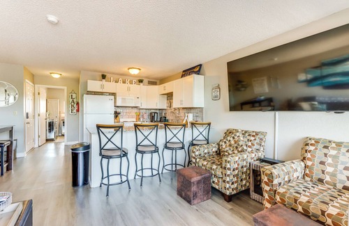 Osage Beach Apartment | Pool Access & Lake View: Osage Beach Condo!