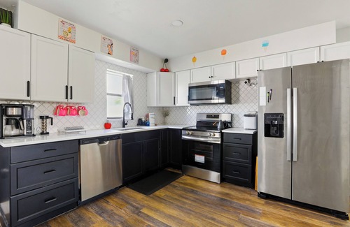 St. Cloud House | Pool+Fire Pit+Grill+Walk to Lake+Close to Disney+Pet Friendly