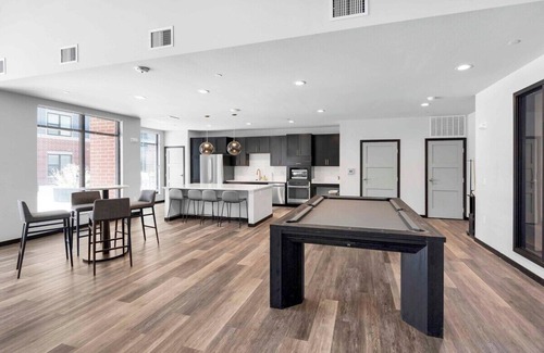 Madison Apartment | Pool & Fitness Room Near University Park. Covered Parking