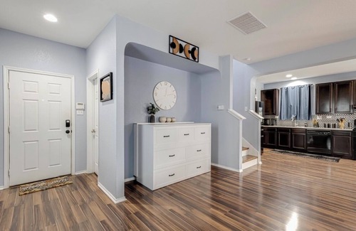 Southside House | POOL HAPPY HOME near Lackland & Downtown