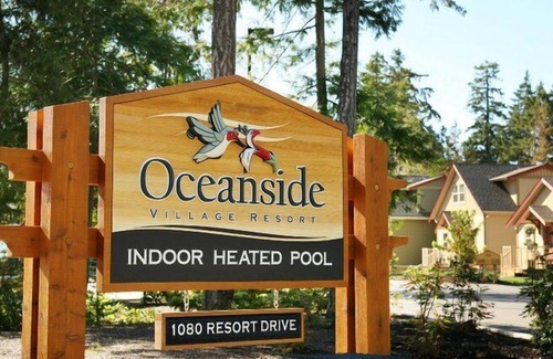 Regional District of Nanaimo Cottage | Pool & Hot-tub right across the lane!