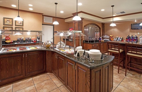 West Valley City Apartment | Pool, Hot Tub & Seasonal Waterslide Access. Great Location! Close to Salt Palace Convention Center